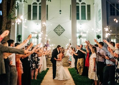 bride-groom-kiss-middle-of-crowd-with-sparklers
